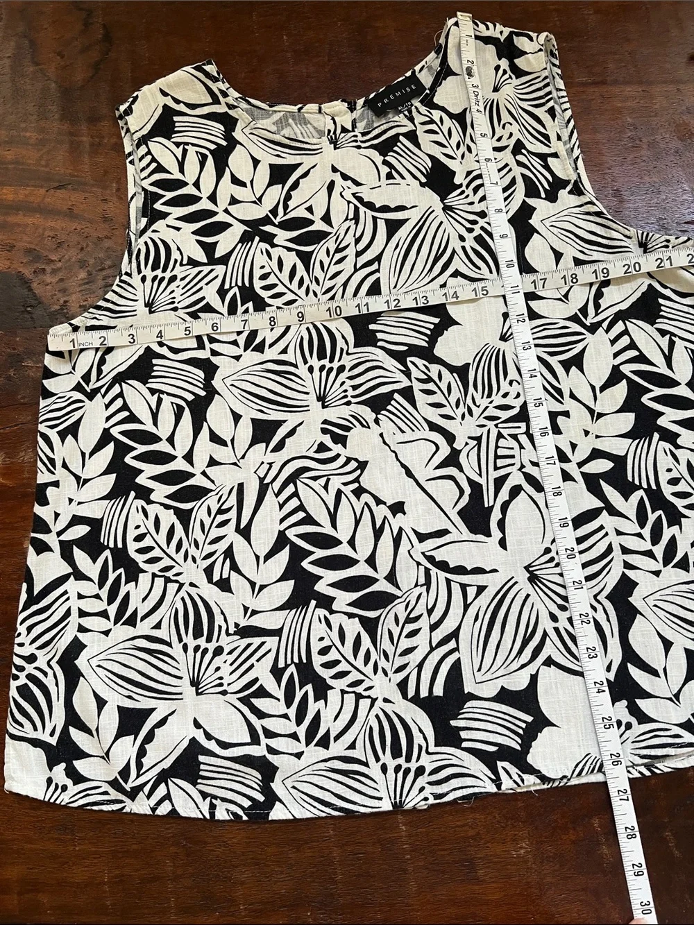 Premise sleeveless scoop